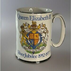 Queen Elizabeth II ,1952-1977Silver Jubilee Mug EUC